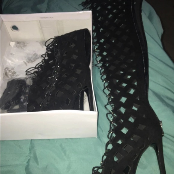 Cape Robbin heels - Picture 3 of 4